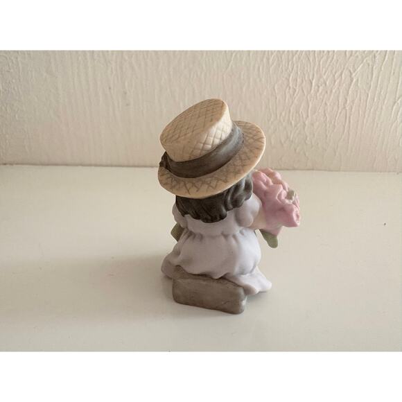 Enesco Girl Figurine with Pink Roses & Straw Hat | Vintage Porcelain Collectible - Picture 2 of 4